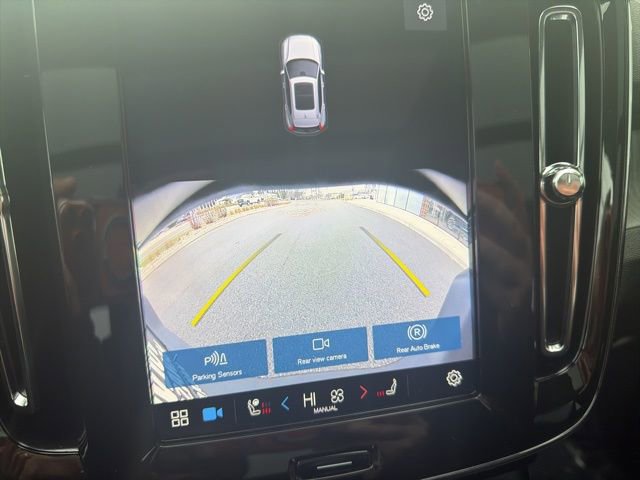 Certified 2025 Volvo XC40 B5 Core image 23