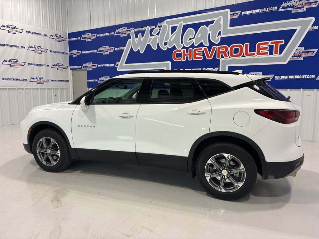 Used 2024 Chevrolet Blazer LT w/ Convenience Package FWD image 3