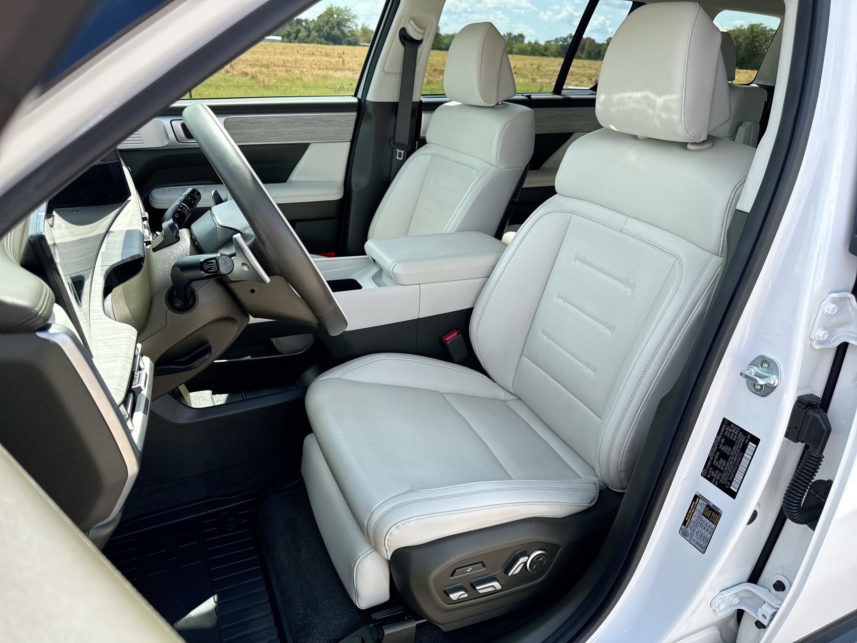Used 2025 Hyundai Santa Fe Calligraphy FWD image 11