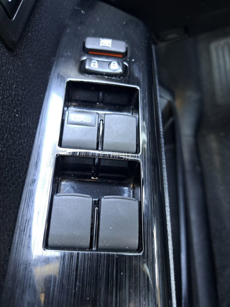 Used 2017 Toyota RAV4 Limited image 16