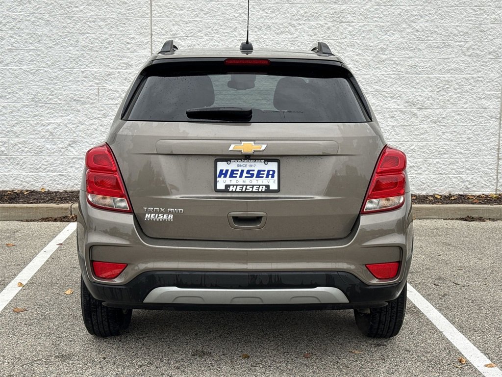 Used 2022 Chevrolet Trax LT w/ LT Convenience Package image 12