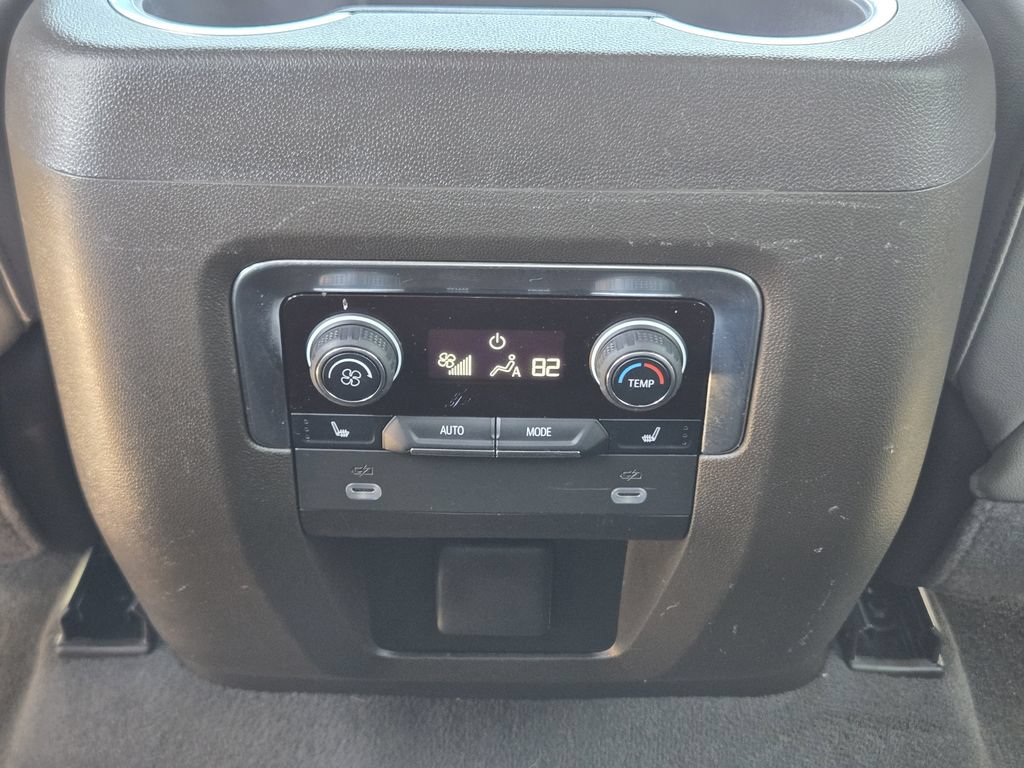 Used 2023 Chevrolet Tahoe Z71 w/ Luxury Package AWD/4WD image 38