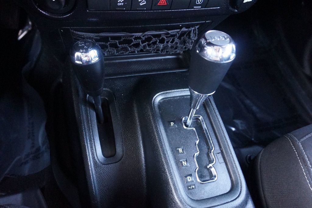 Used 2018 Jeep Wrangler Unlimited Sahara AWD/4WD image 33