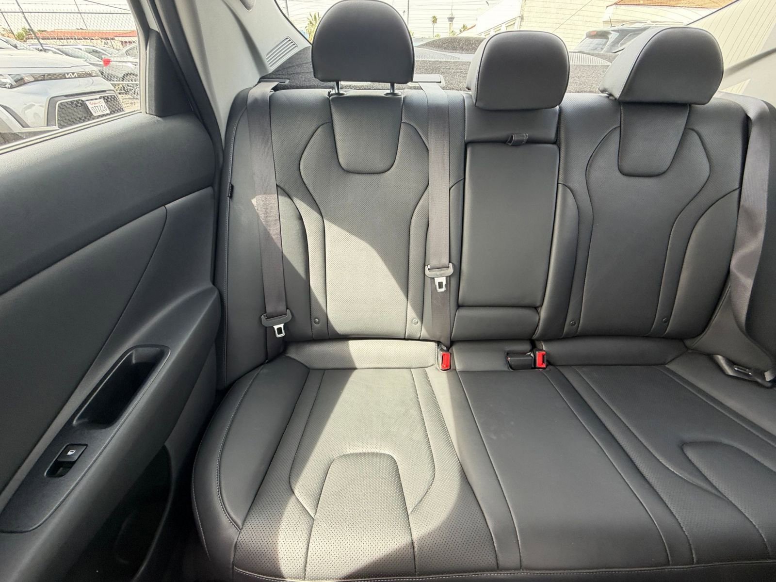 Used 2025 Hyundai Elantra Limited FWD image 40