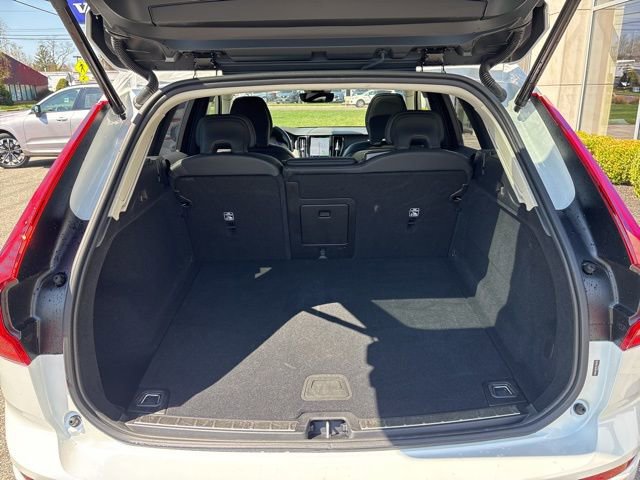 Used 2025 Volvo XC60 B5 Plus image 11