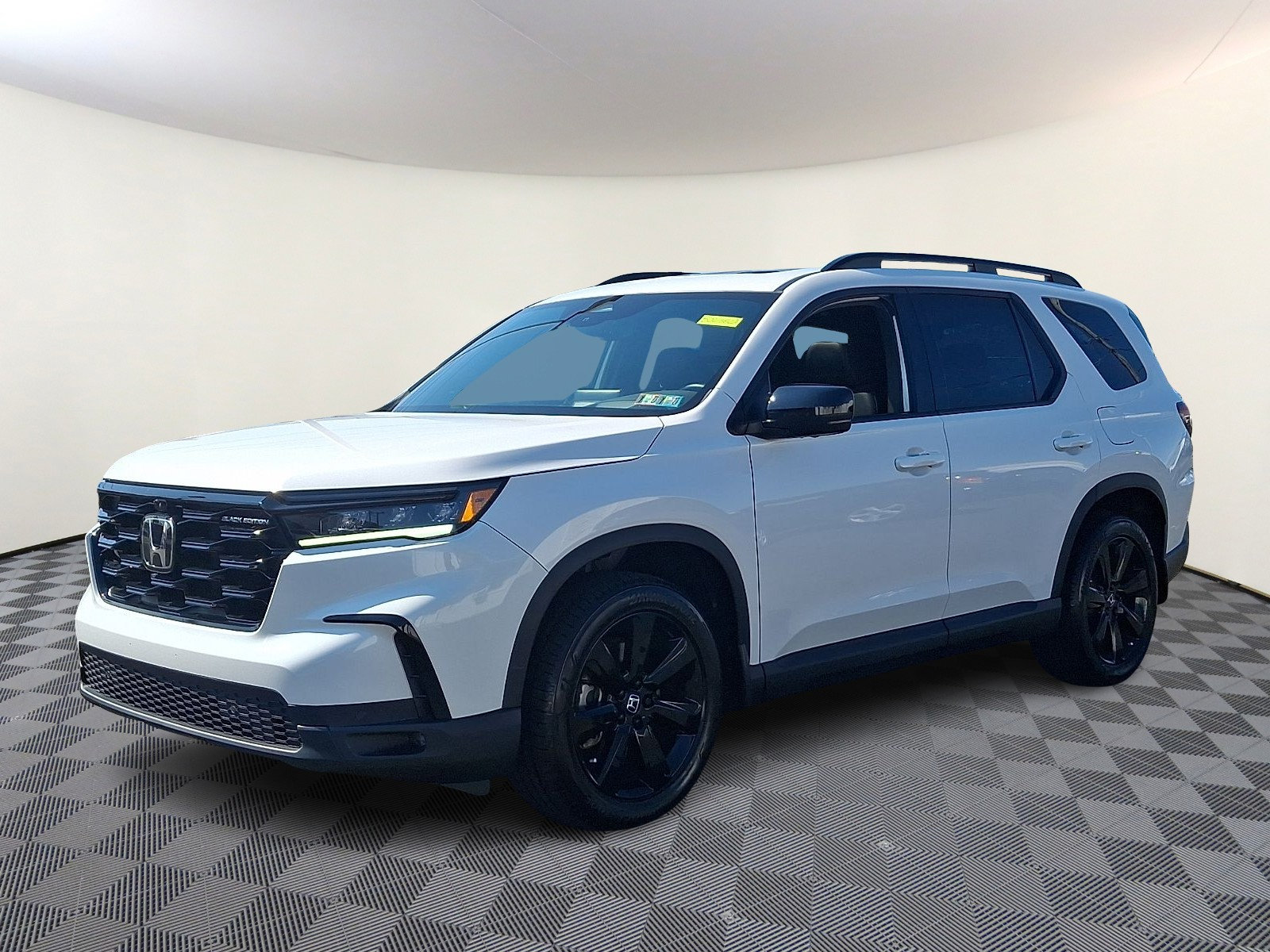 Used 2025 Honda Pilot Black Edition image 3