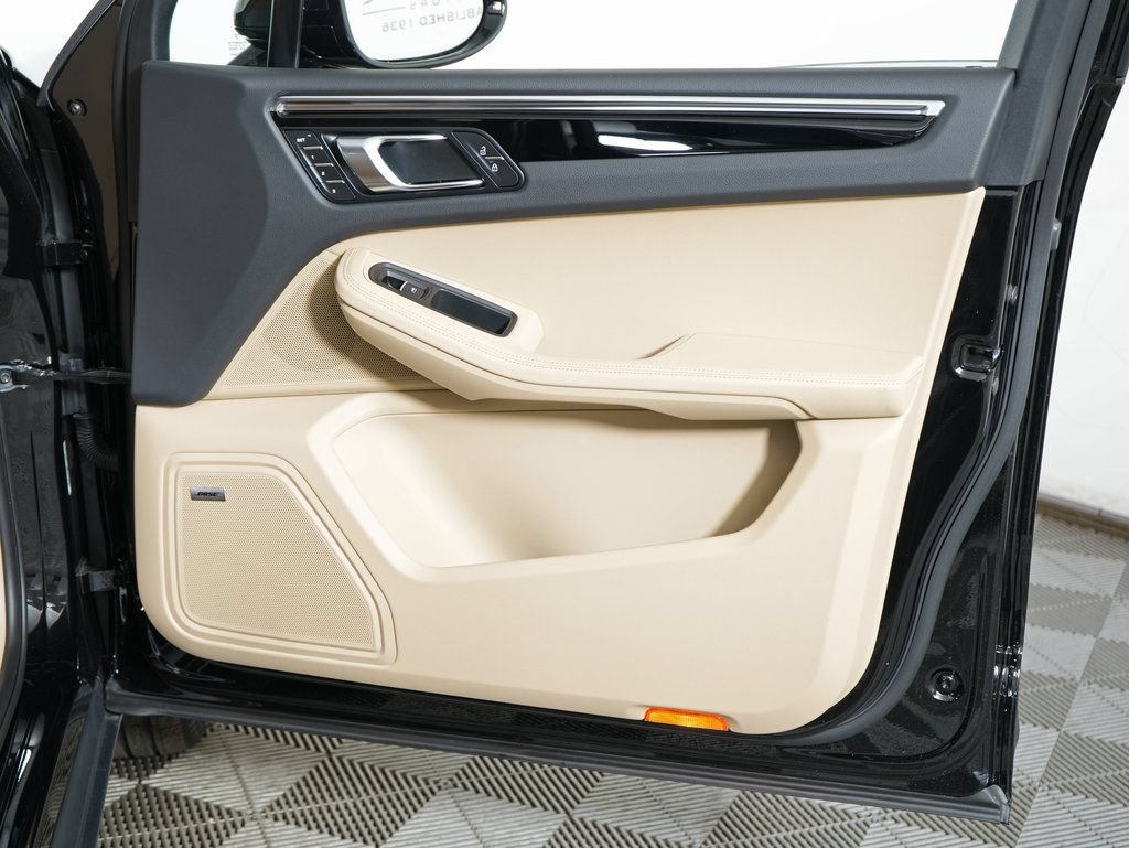 Certified 2026 Porsche Macan AWD/4WD image 35