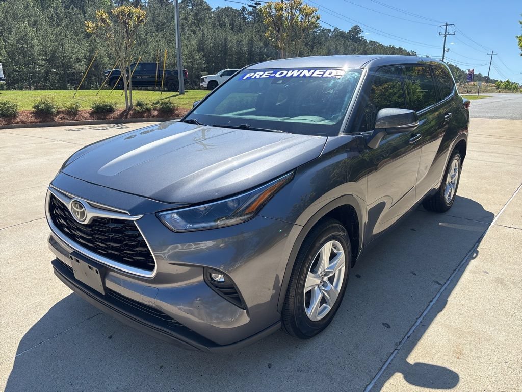 Used 2021 Toyota Highlander LE FWD image 22