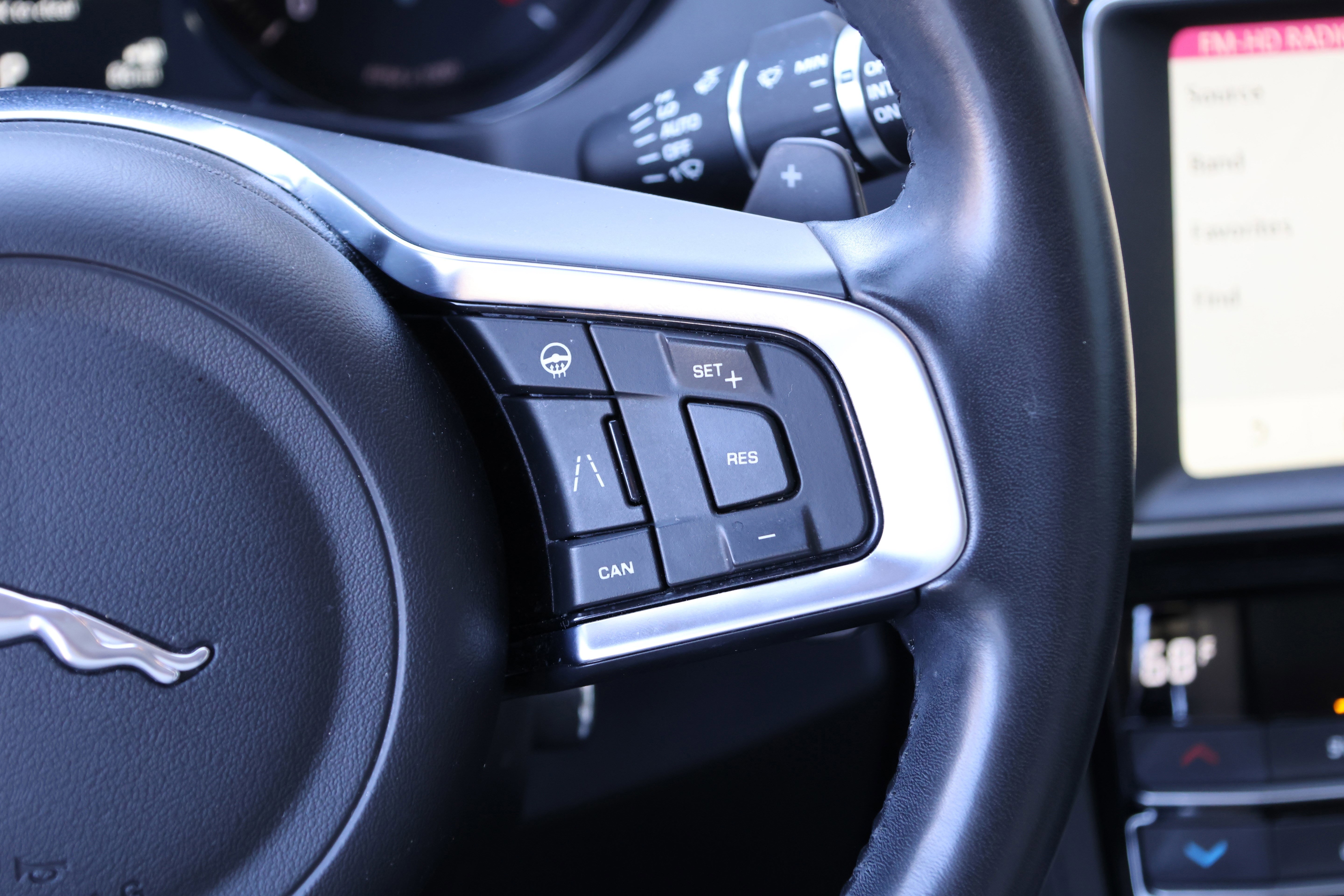 Used 2020 Jaguar F-PACE Prestige image 21