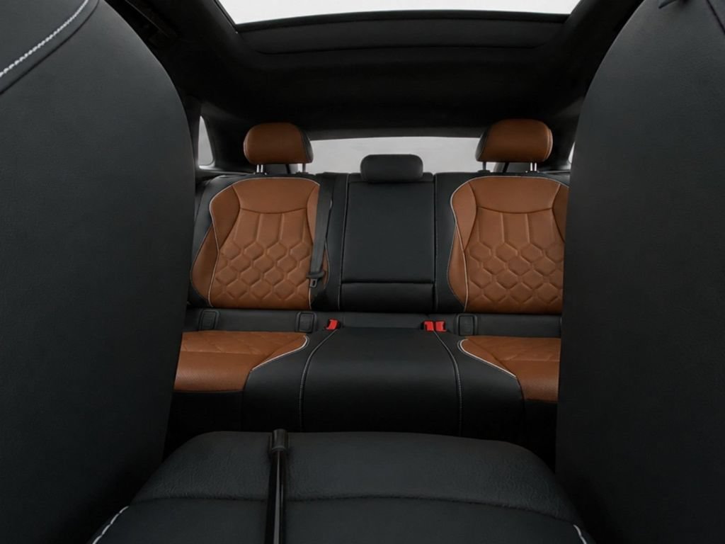 Certified 2025 Volkswagen Tiguan SEL R-Line AWD/4WD image 28