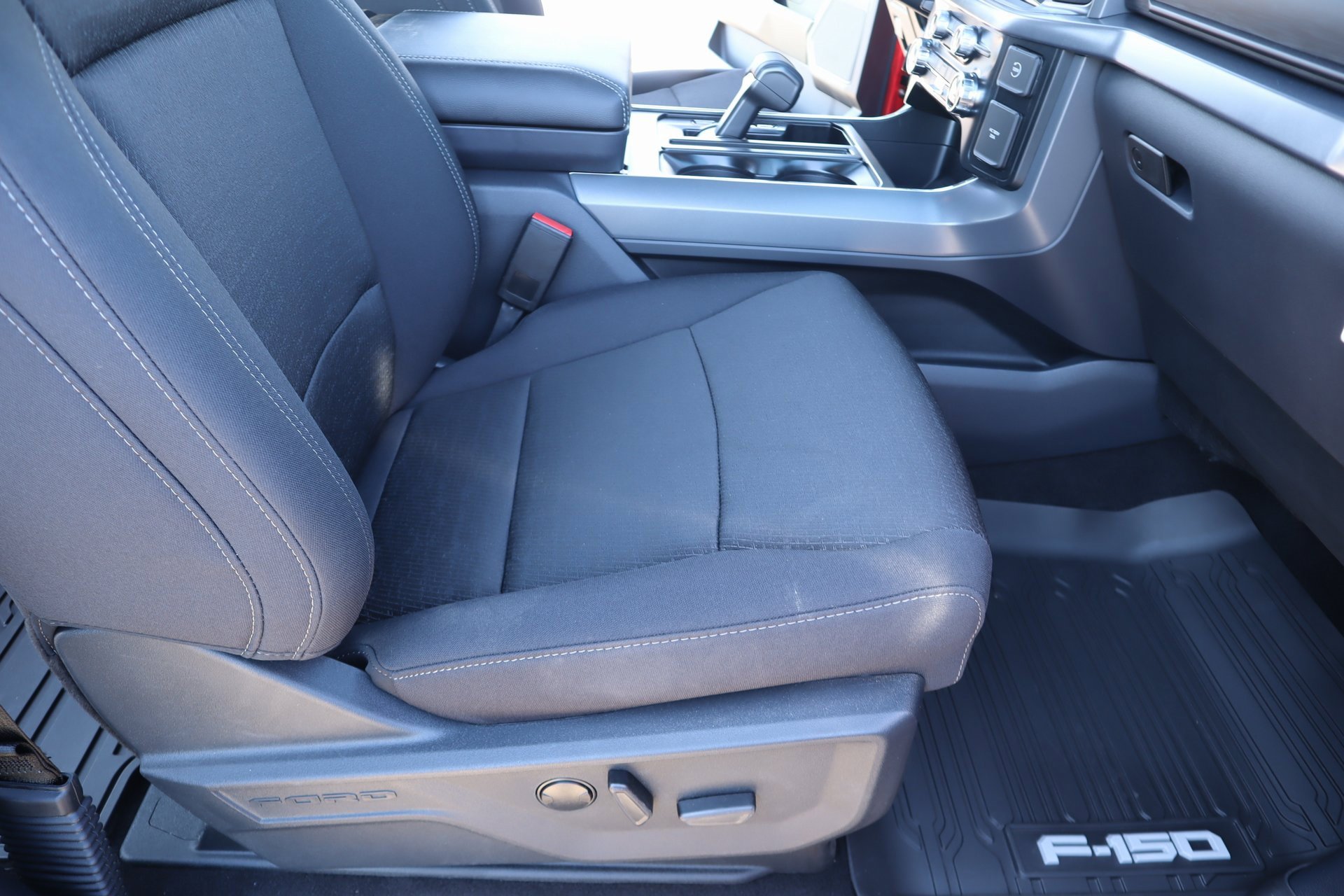 New 2025 Ford F150 XLT w/ Equipment Group 302A MID image 15