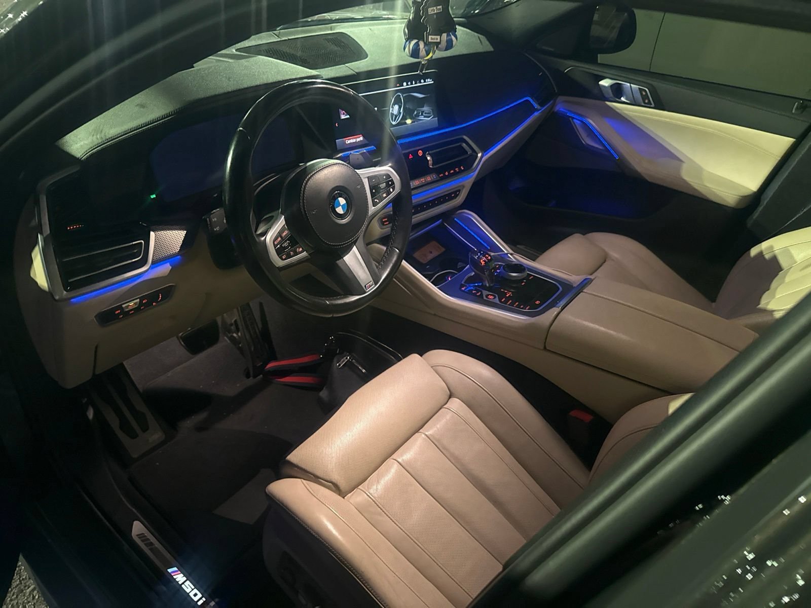 Used 2022 BMW X6 M50i w/ Premium Package AWD/4WD image 4