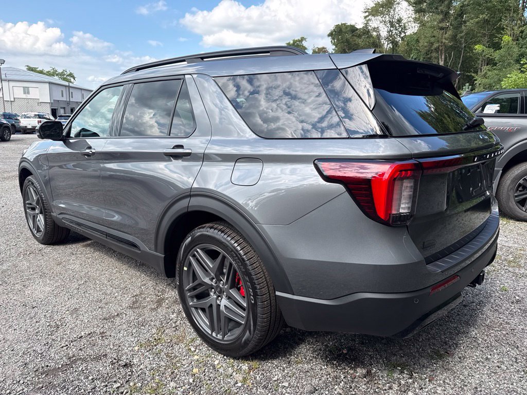 New 2026 Ford Explorer ST-Line w/ ST-Line Street Pack AWD/4WD image 4