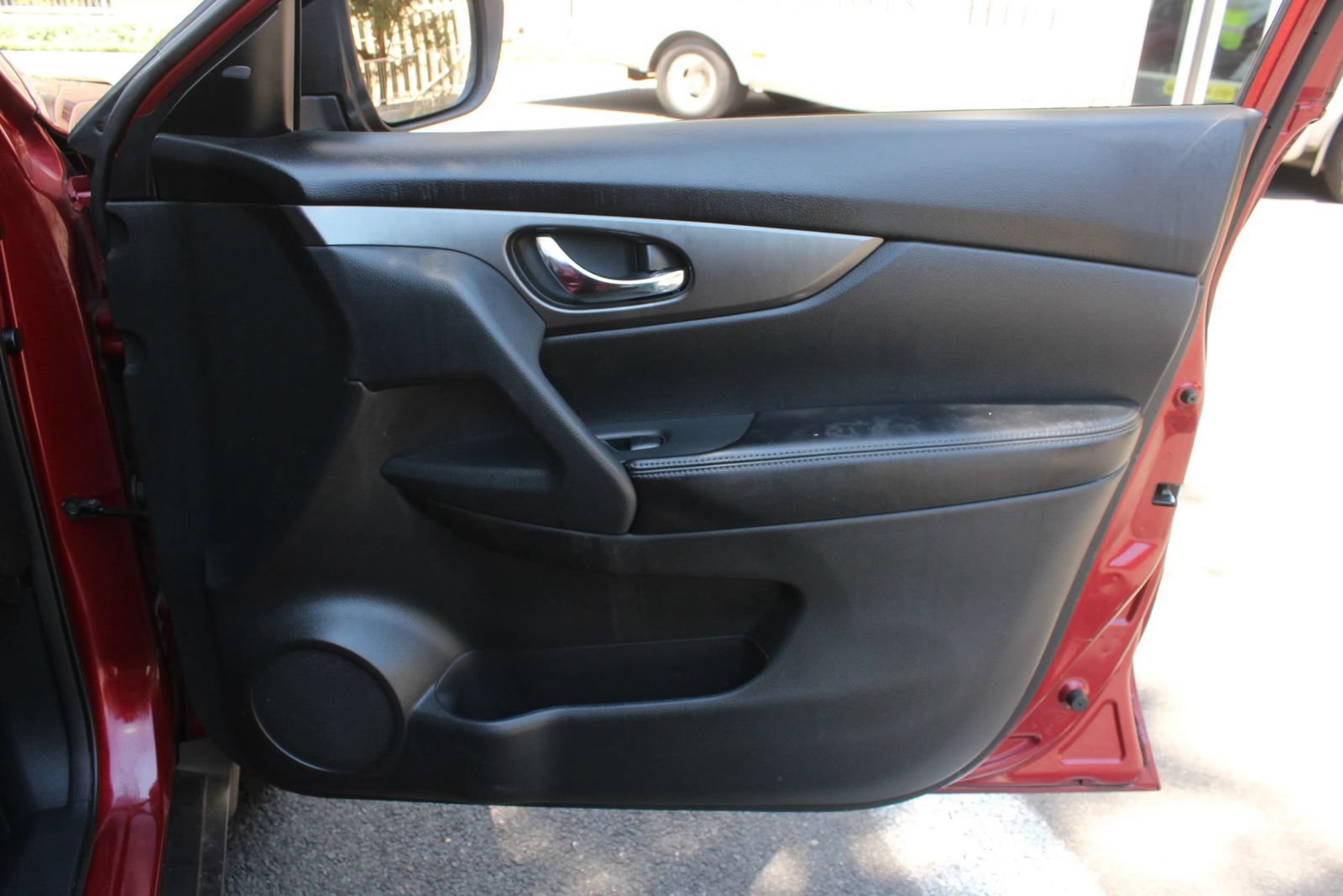 Used 2015 Nissan Rogue SV w/ SV Premium Package AWD/4WD image 26