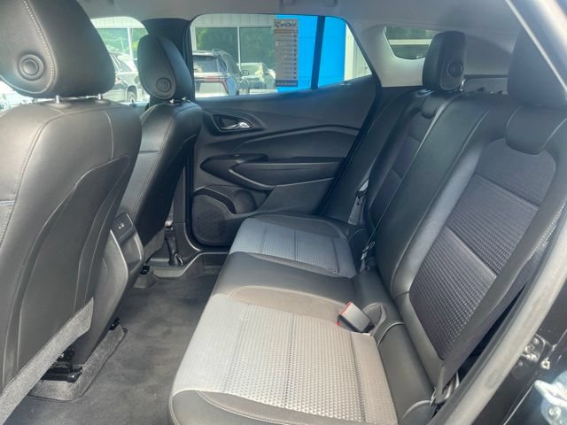 Used 2025 Chevrolet Trax LT w/ LT Convenience Package FWD image 13