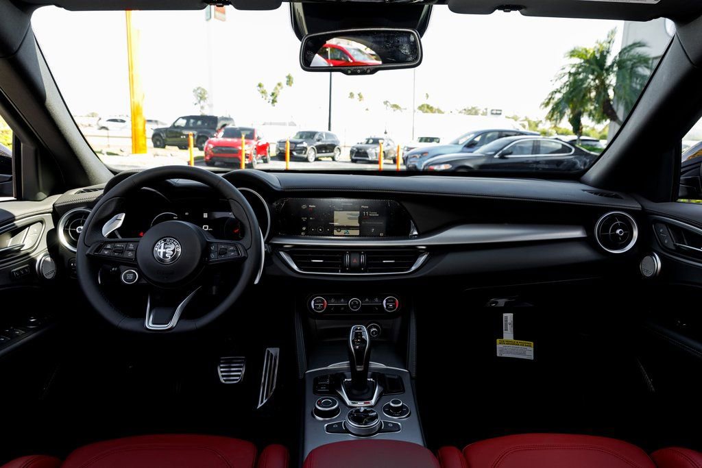 New 2025 Alfa Romeo Stelvio Sprint image 32