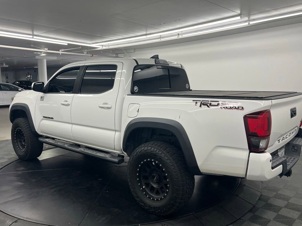 Used 2019 Toyota Tacoma TRD Off-Road w/ Technology Package RWD image 4