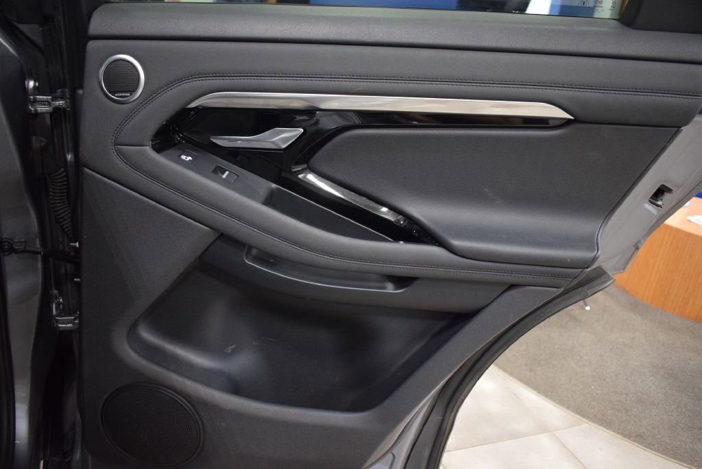 Used 2020 Land Rover Range Rover Evoque SE image 15