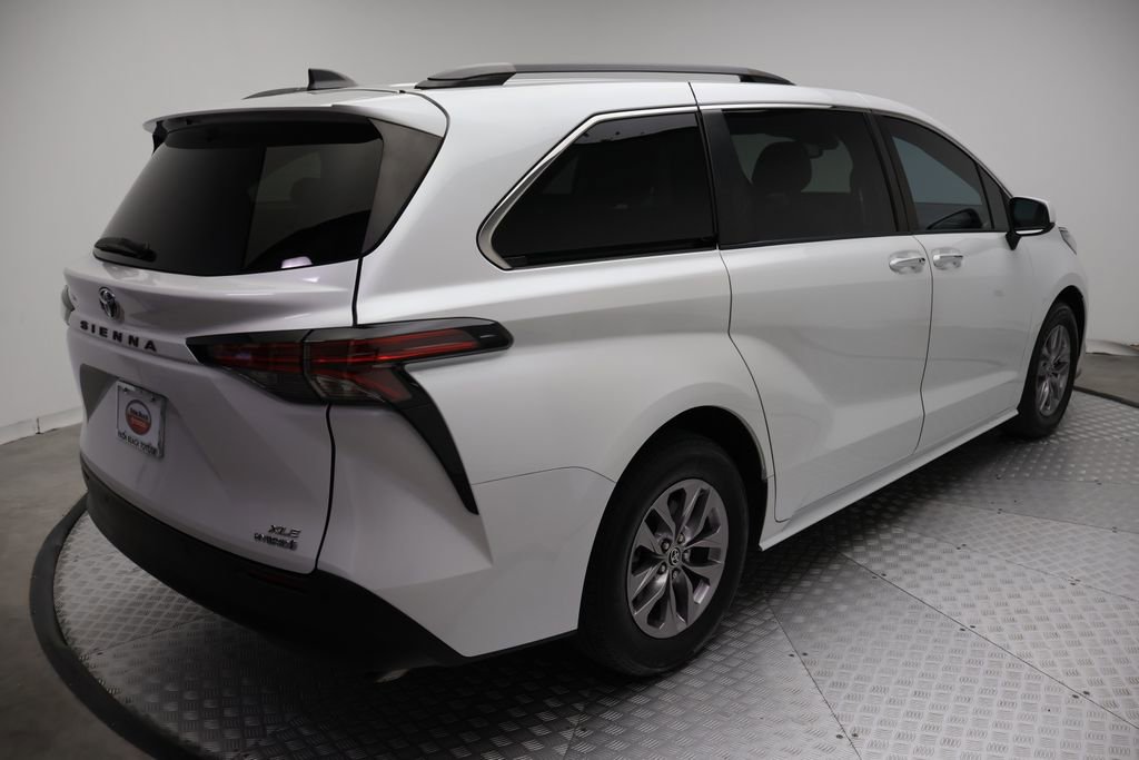 Used 2022 Toyota Sienna XLE FWD image 8