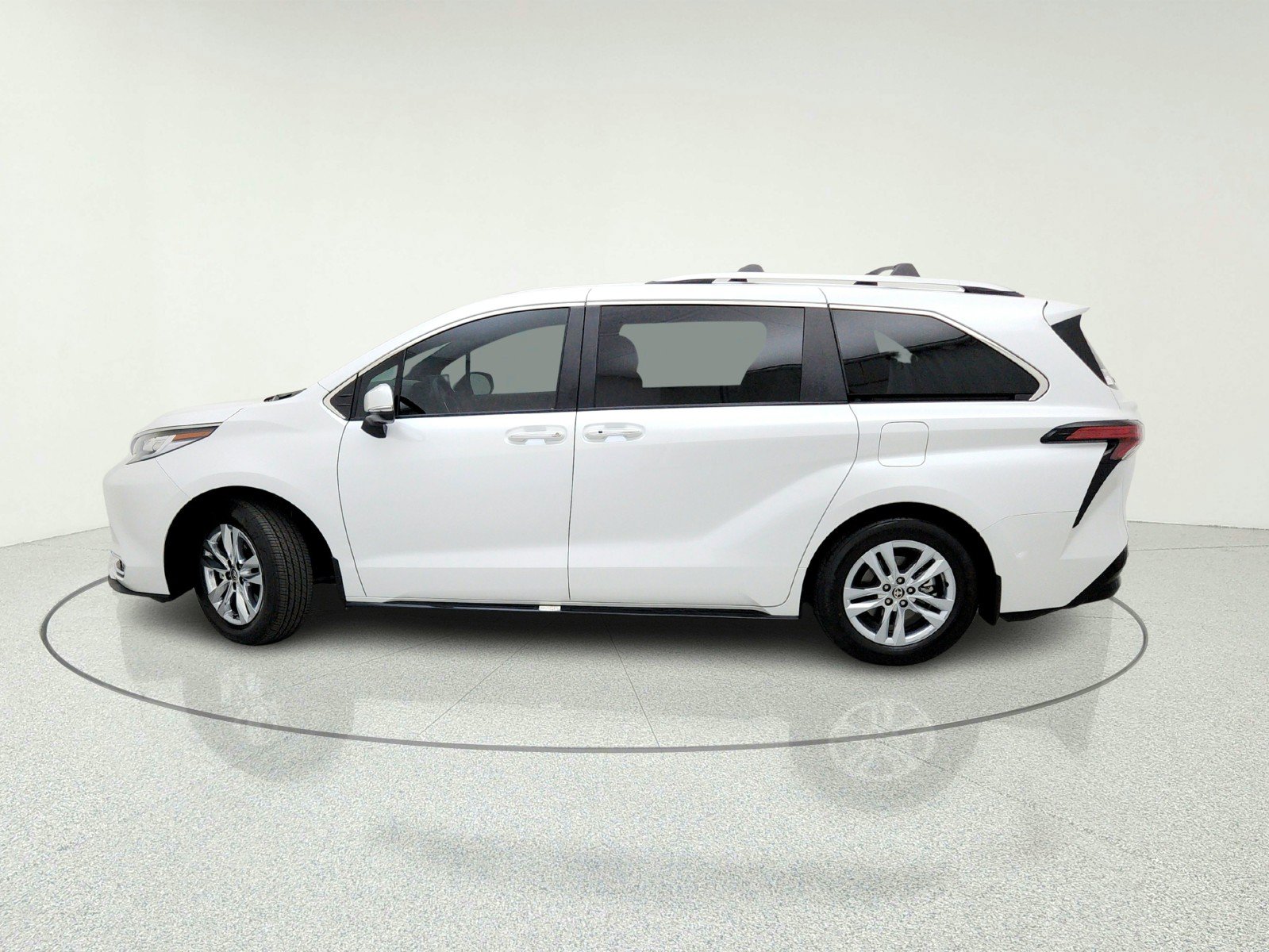 Used 2025 Toyota Sienna Limited FWD image 14
