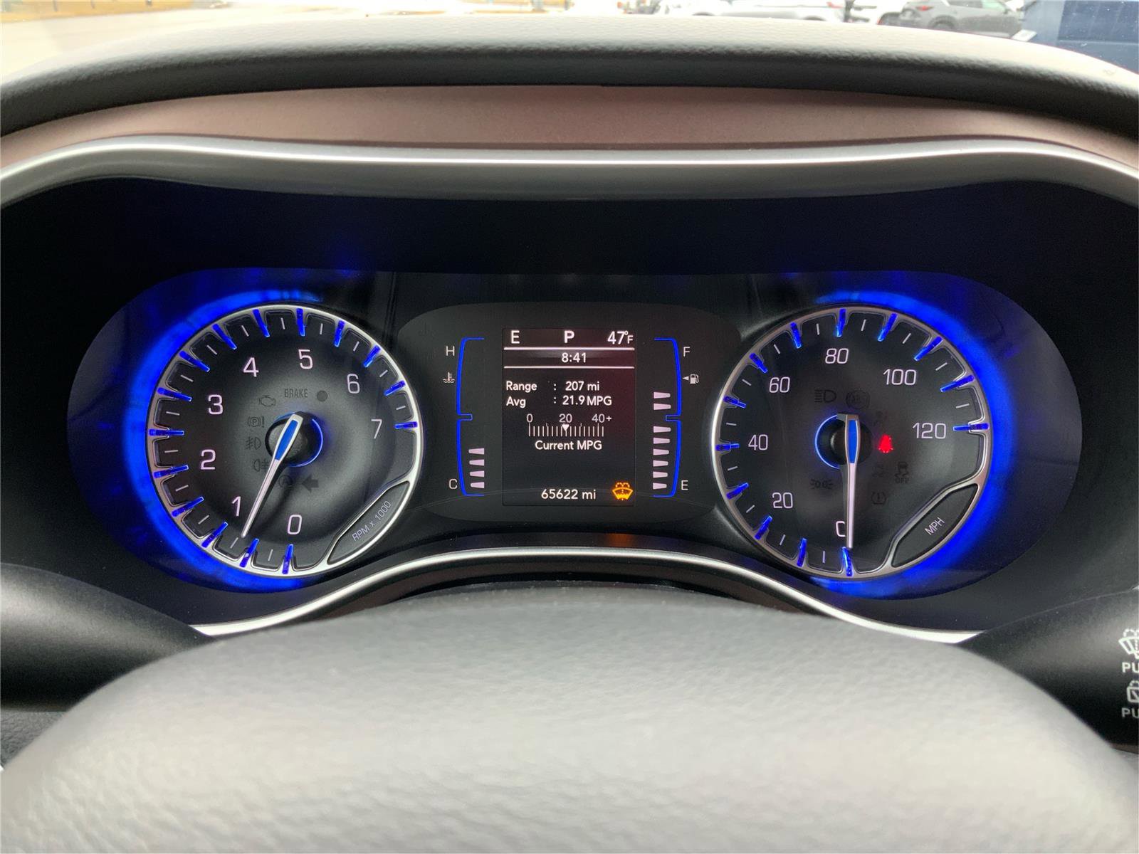 Used 2023 Chrysler Voyager LX image 15