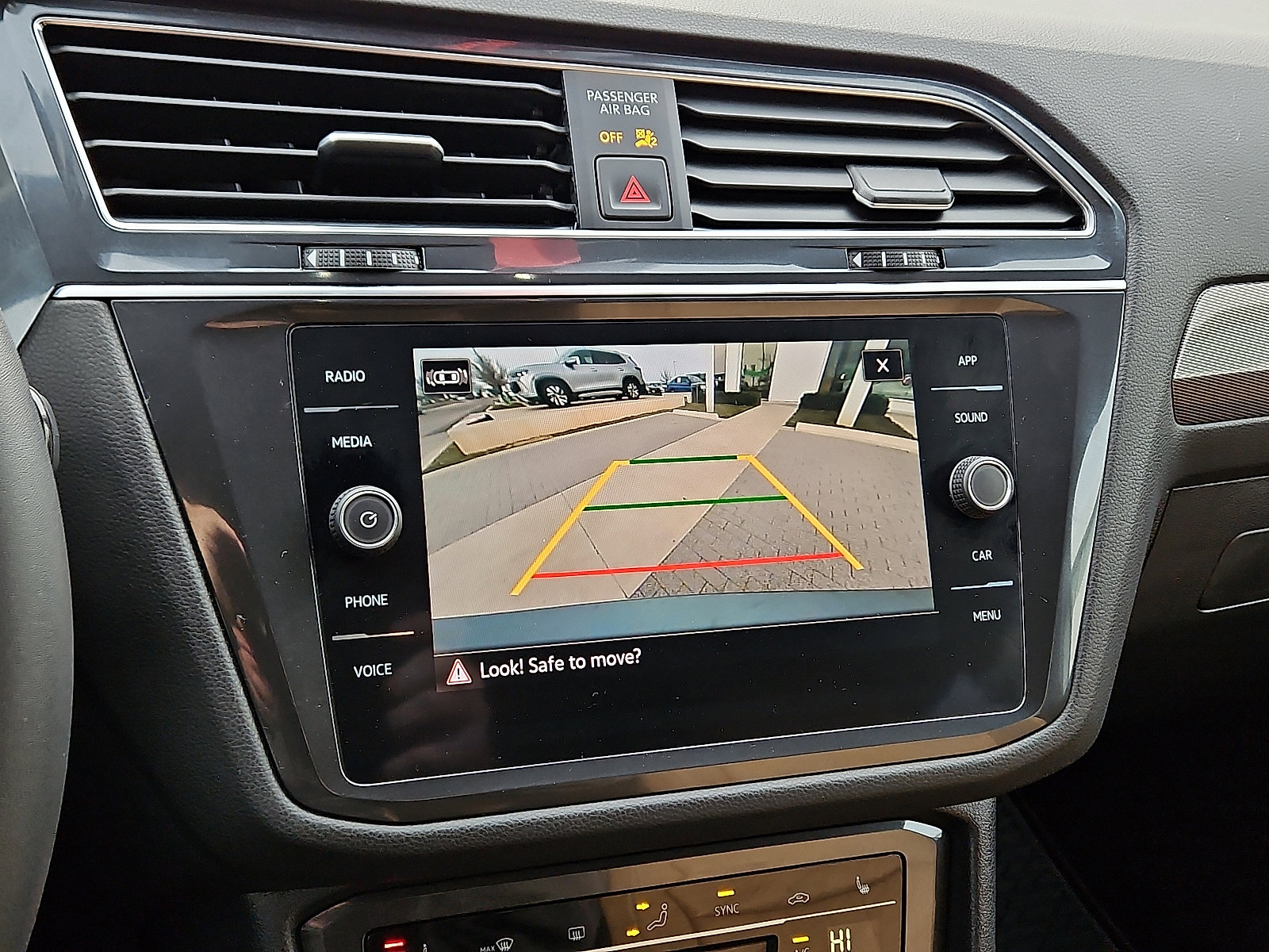 Certified 2022 Volkswagen Tiguan SE image 15