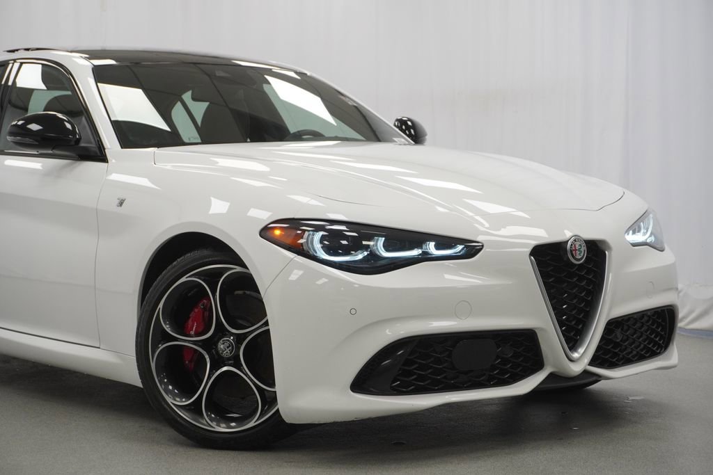 Used 2024 Alfa Romeo Giulia Ti w/ Active Assist Plus Package image 3