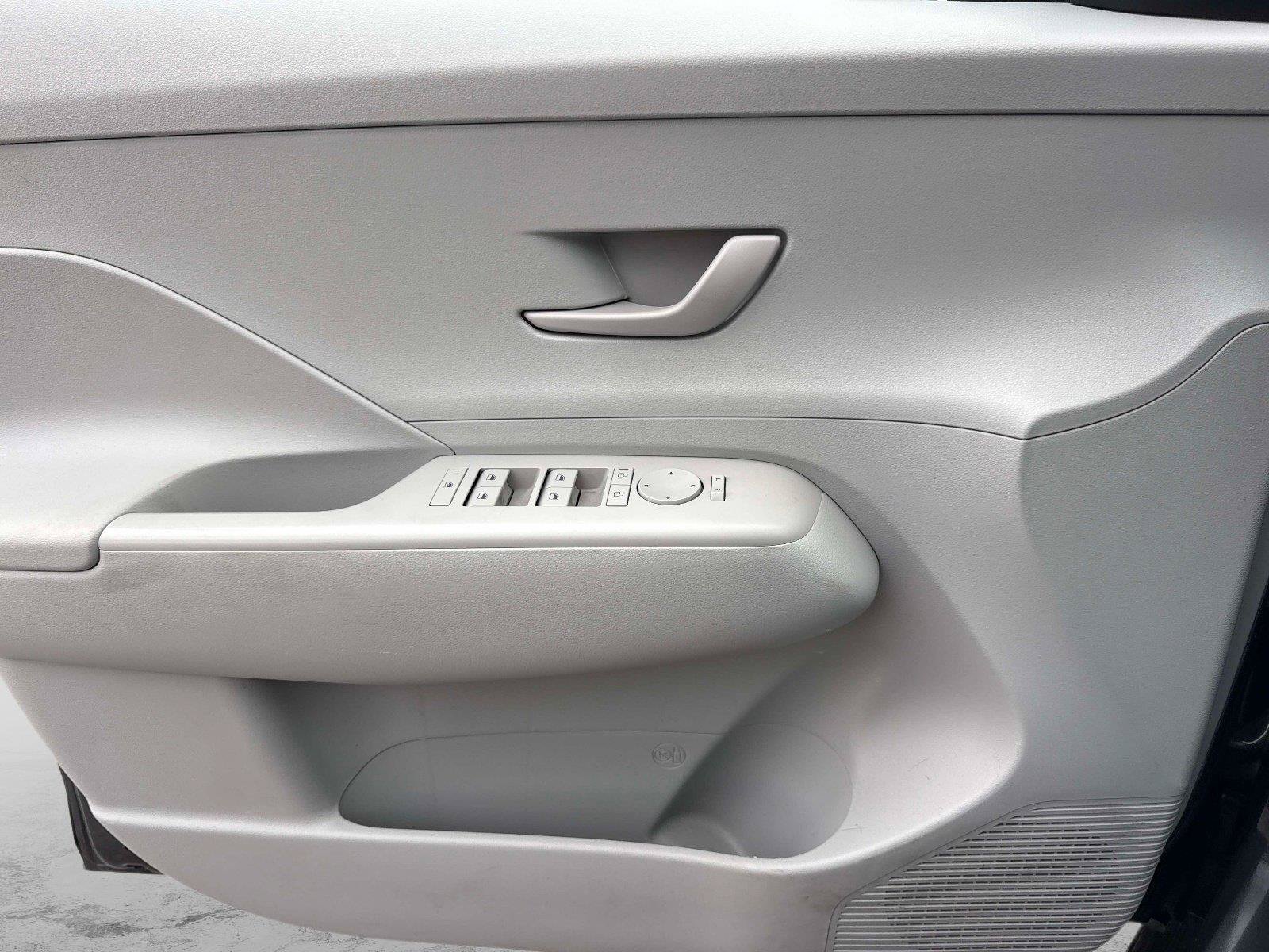 Used 2024 Hyundai Kona SEL FWD image 12