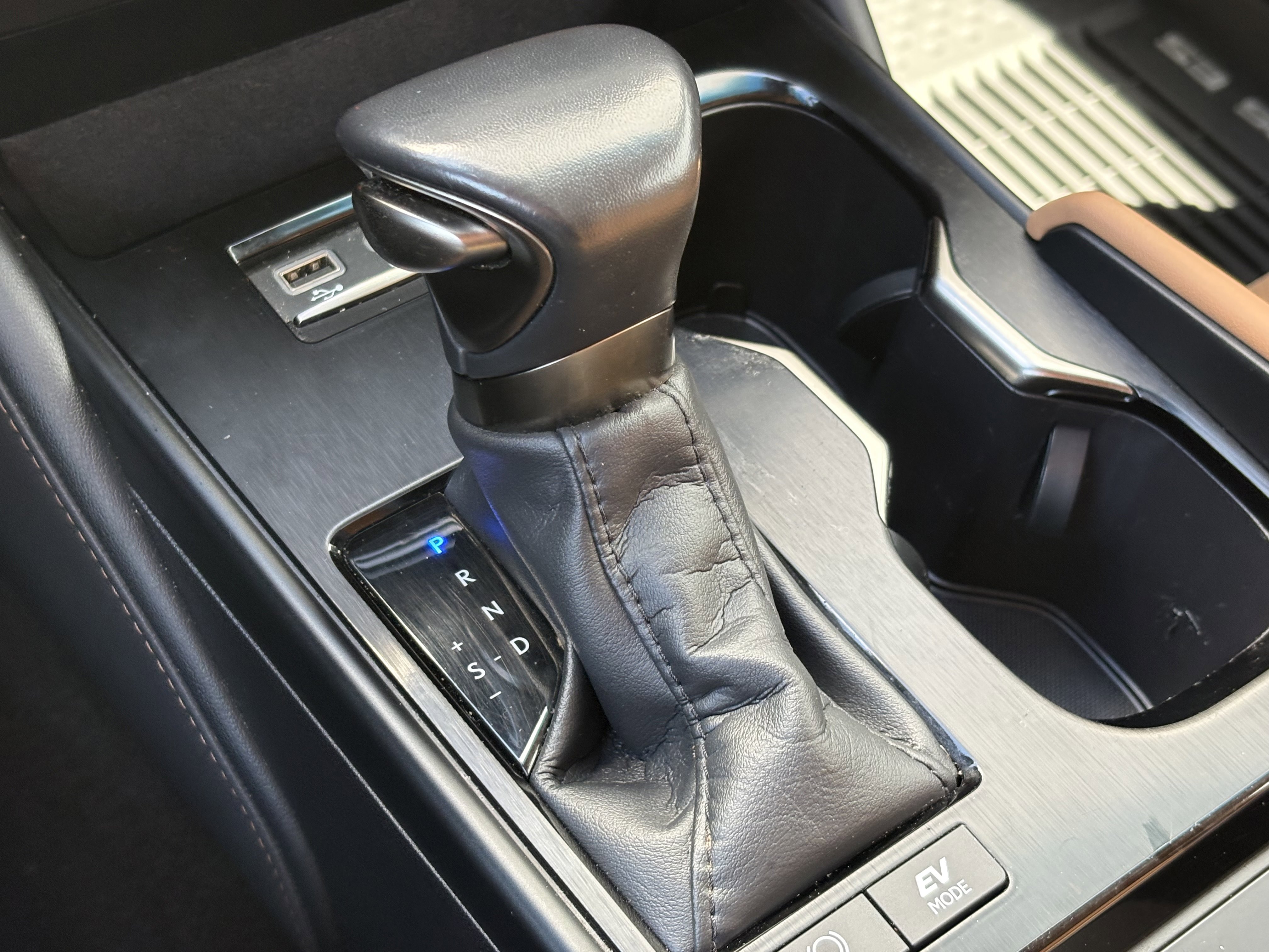 Used 2024 Lexus ES 300h w/ Premium Package image 26