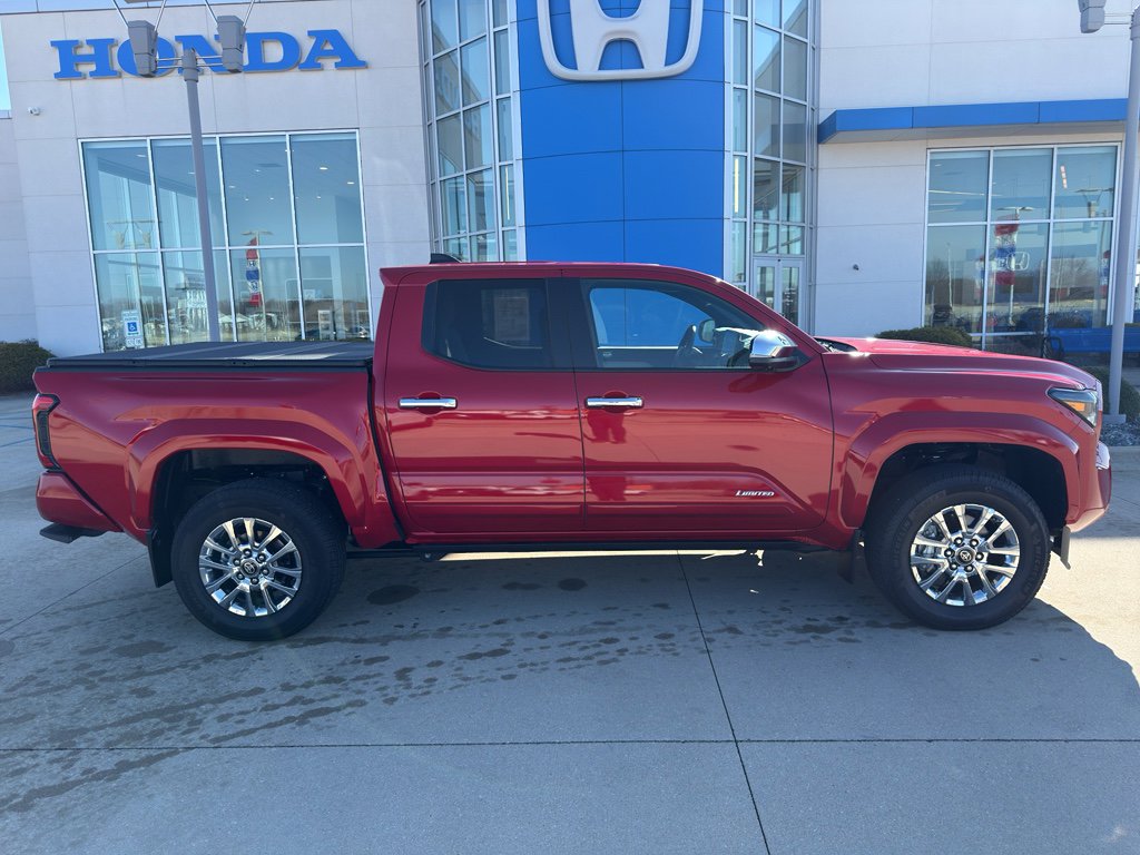 Used 2024 Toyota Tacoma Limited w/ Limited Package (LT) AWD/4WD image 4