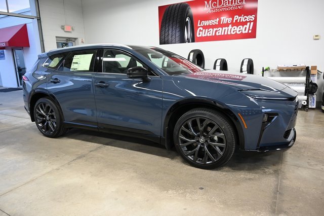 New 2025 Toyota Crown Signia image 4