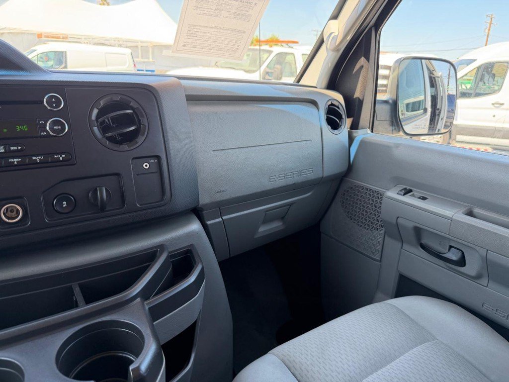 Used 2009 Ford E-350 and Econoline 350 Super Duty Wagon RWD image 26