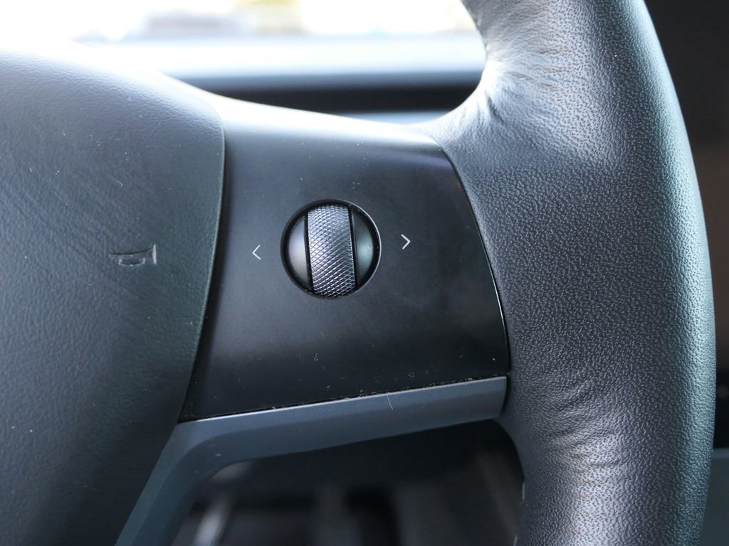 Used 2023 Tesla Model 3 Standard Range image 15