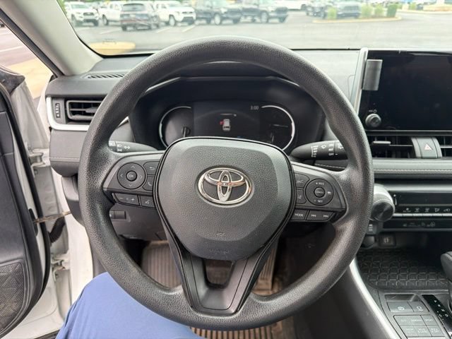 Used 2024 Toyota RAV4 LE AWD/4WD image 19
