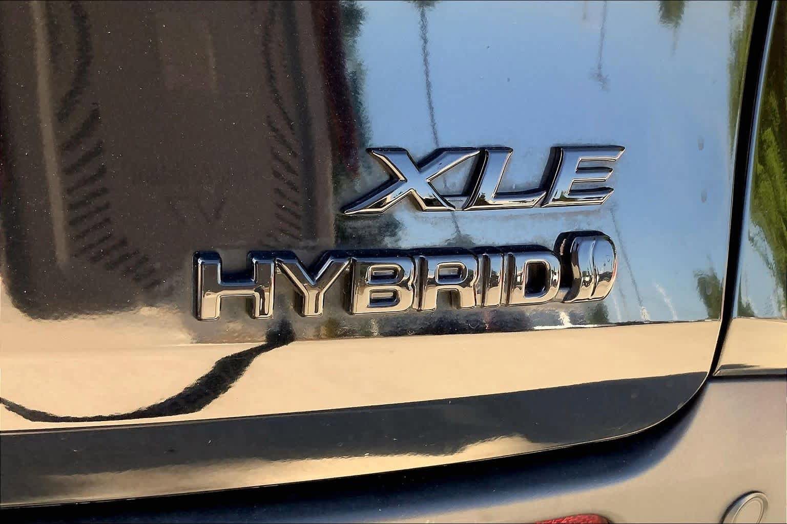 Used 2024 Toyota Sienna XLE Woodland Edition AWD/4WD image 10