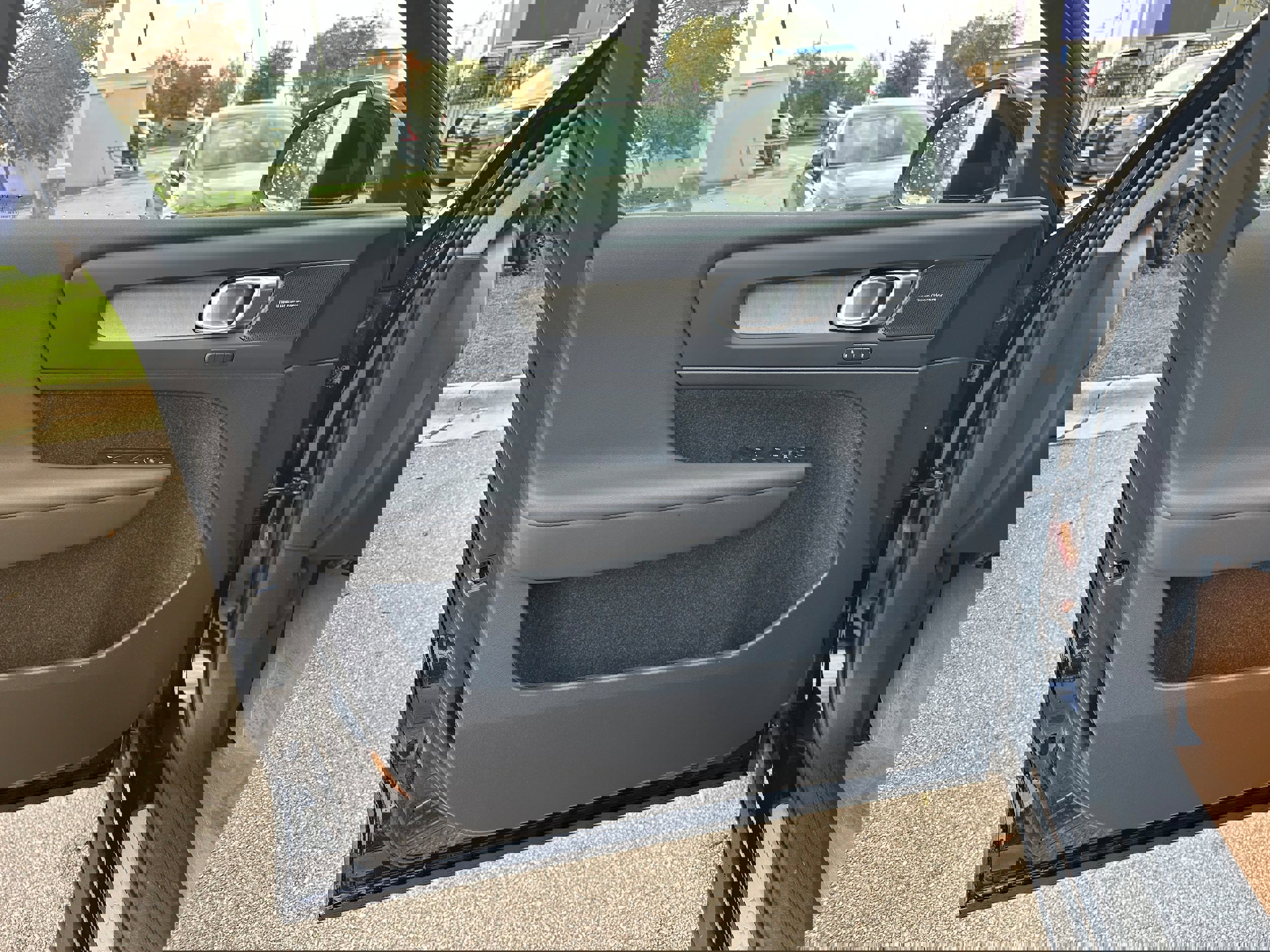 New 2025 Volvo XC40 B5 Plus image 16