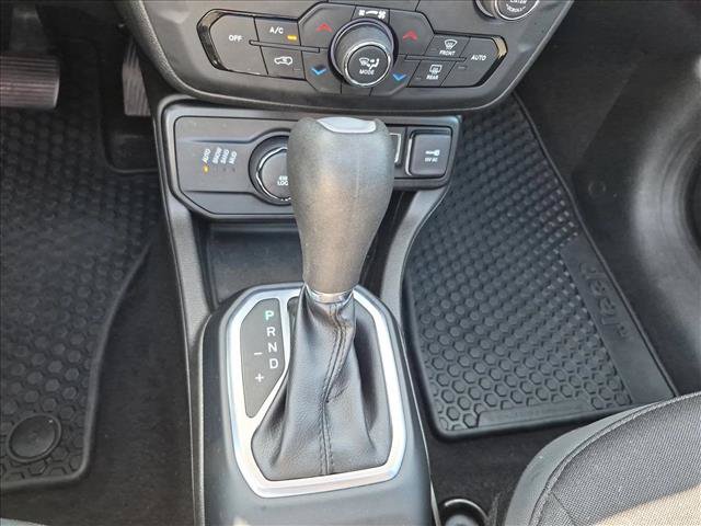 Used 2020 Jeep Renegade Altitude AWD/4WD image 12