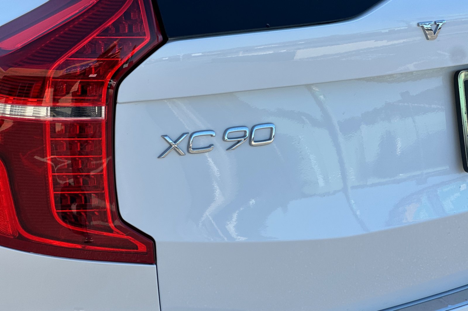 Certified 2025 Volvo XC90 T8 Plus w/ Protection Package Premier AWD/4WD image 13