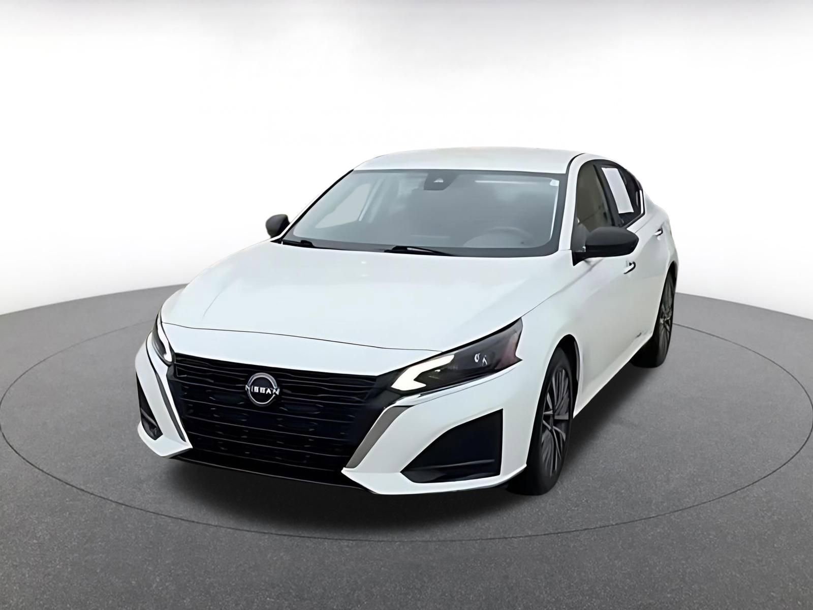 Used 2025 Nissan Altima 2.5 SV FWD image 7
