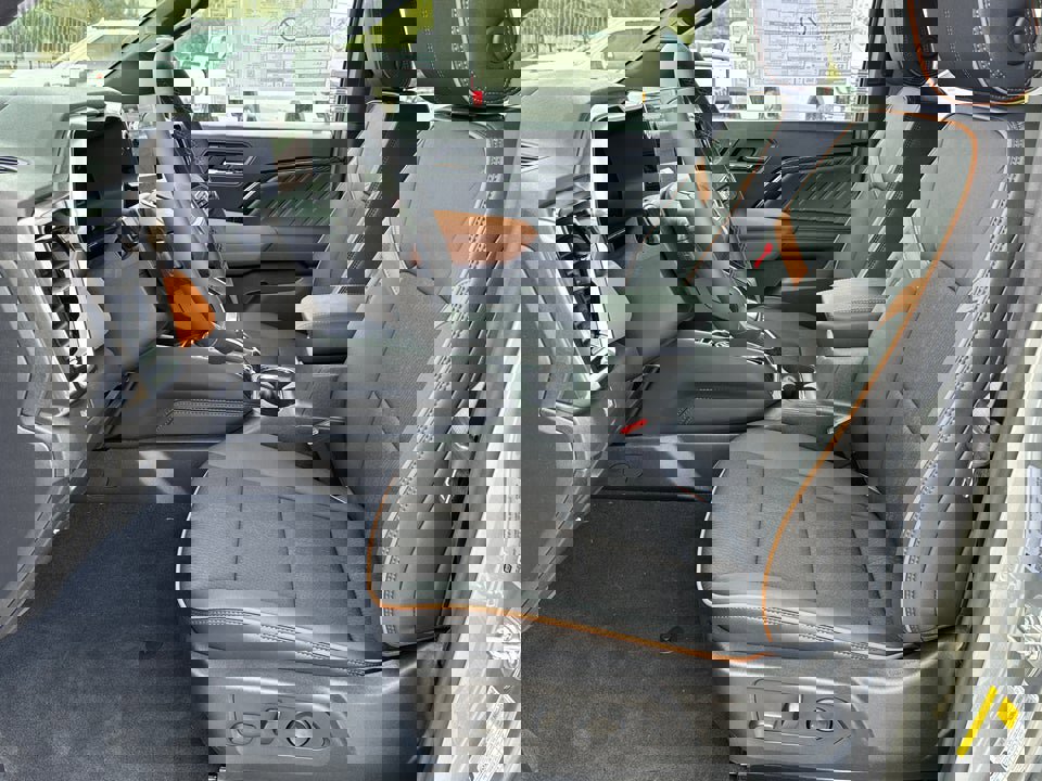 Used 2025 GMC Canyon AT4 image 23