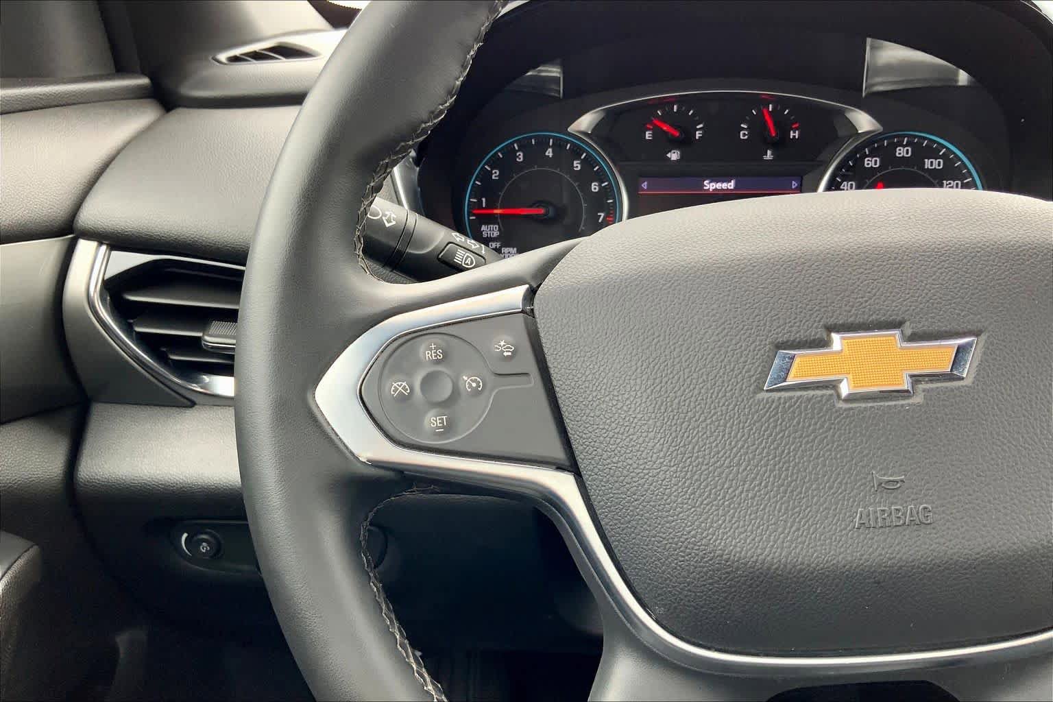 Used 2023 Chevrolet Traverse LT w/ Rear Camera Mirror Package image 23