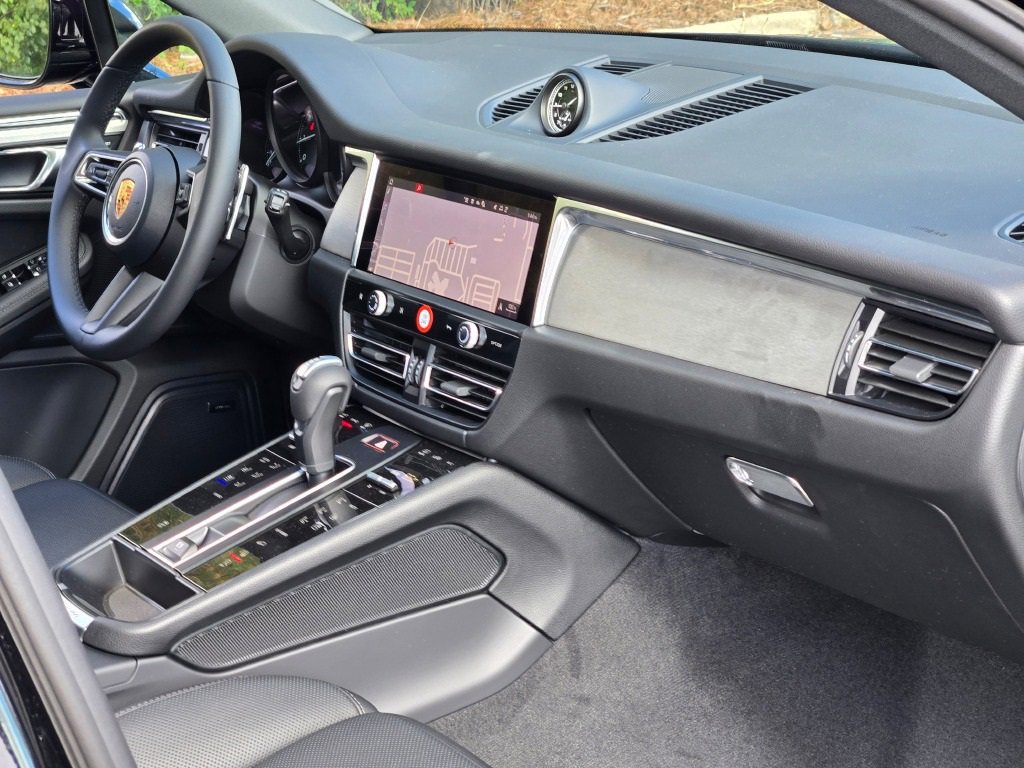 New 2026 Porsche Macan image 39
