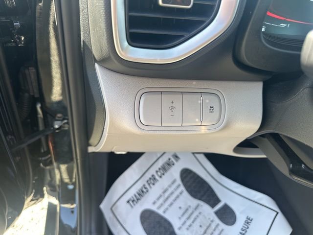 Used 2025 Hyundai Venue SEL image 7