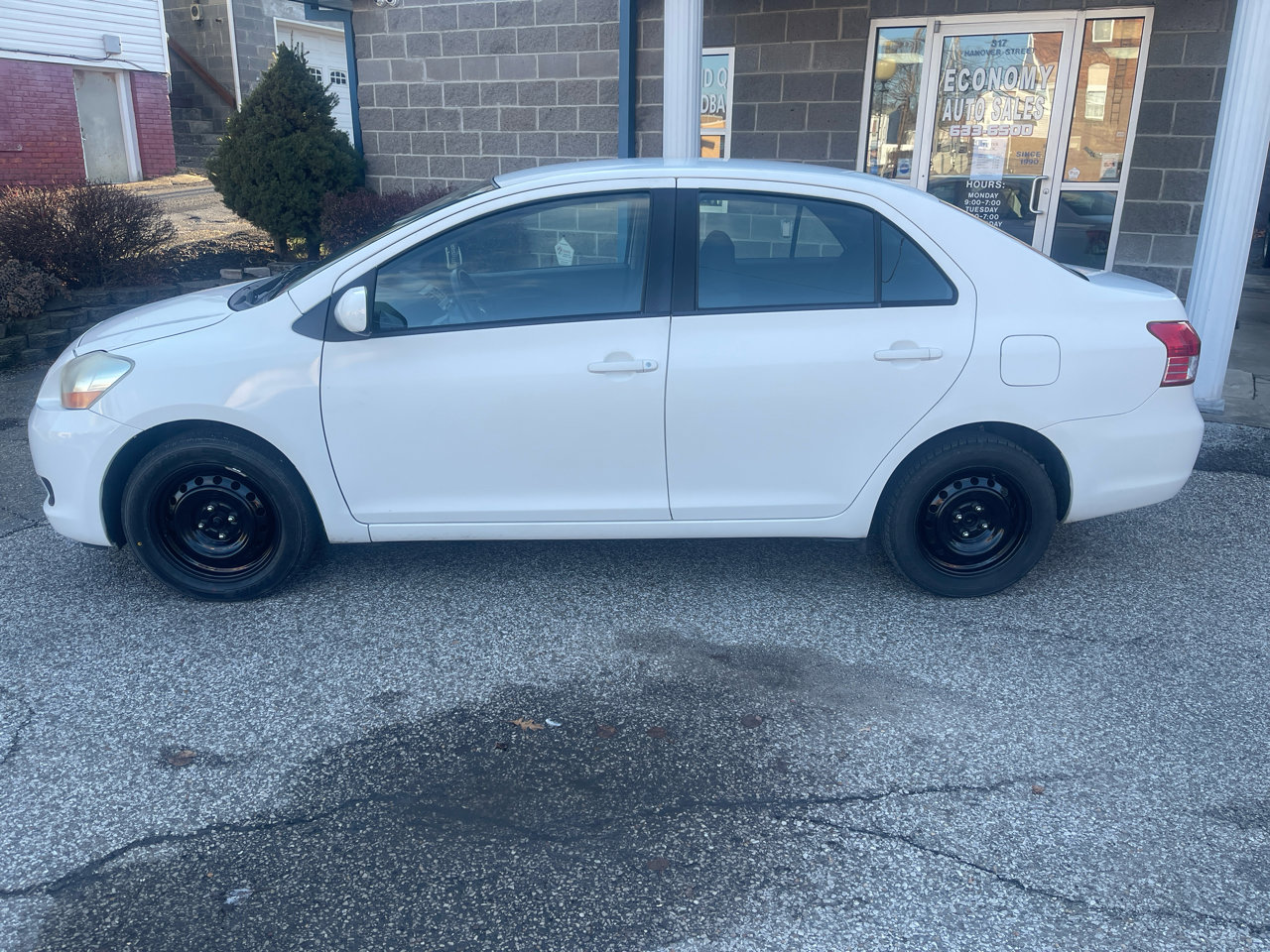 Used 2011 Toyota Yaris Sedan image 8