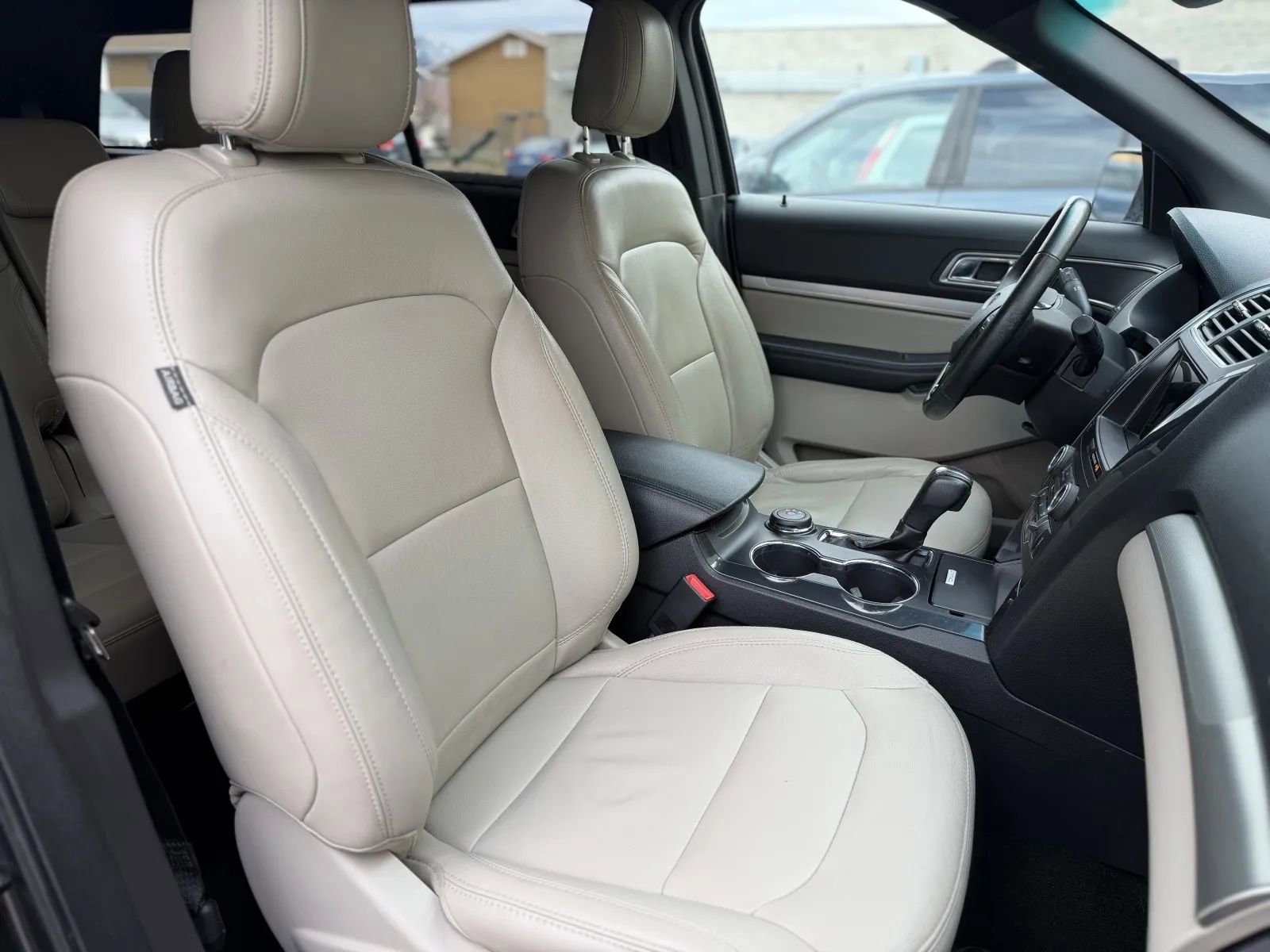 Used 2018 Ford Explorer XLT w/ Equipment Group 202A image 21