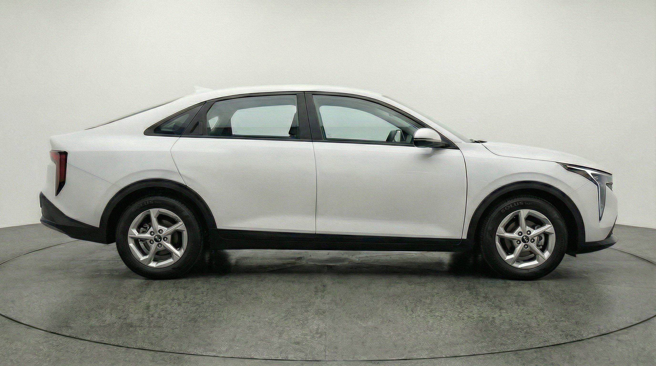 Used 2025 Kia K4 LXS image 11