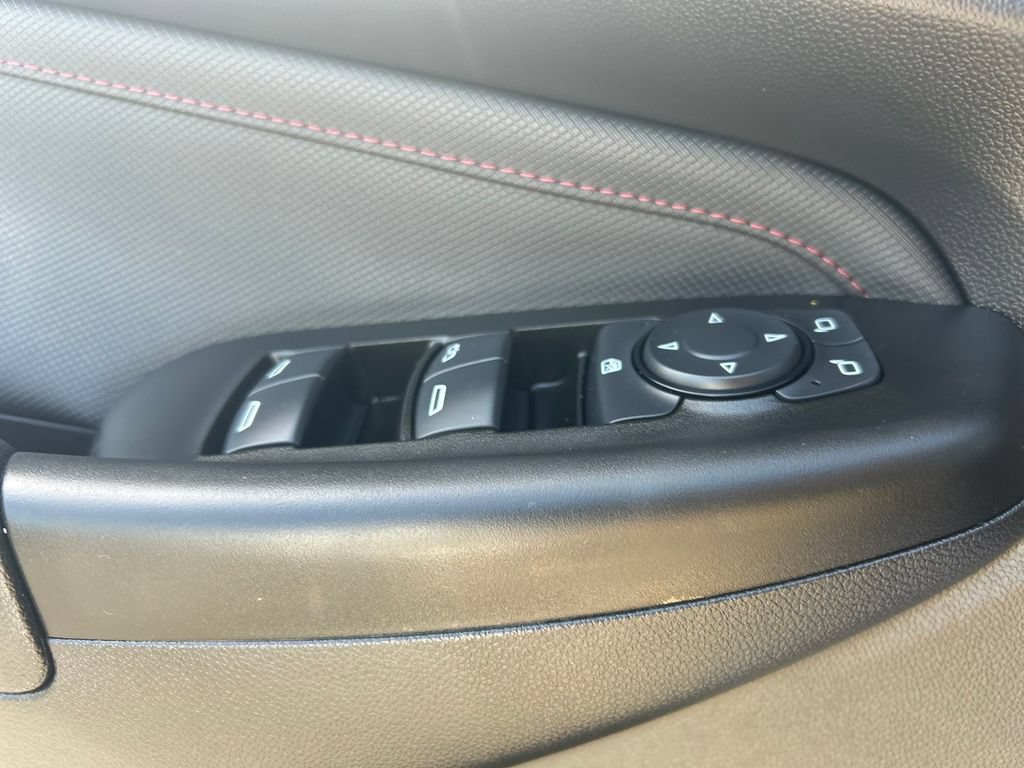 Used 2023 Chevrolet TrailBlazer RS w/ Sun and Liftgate Package FWD image 26