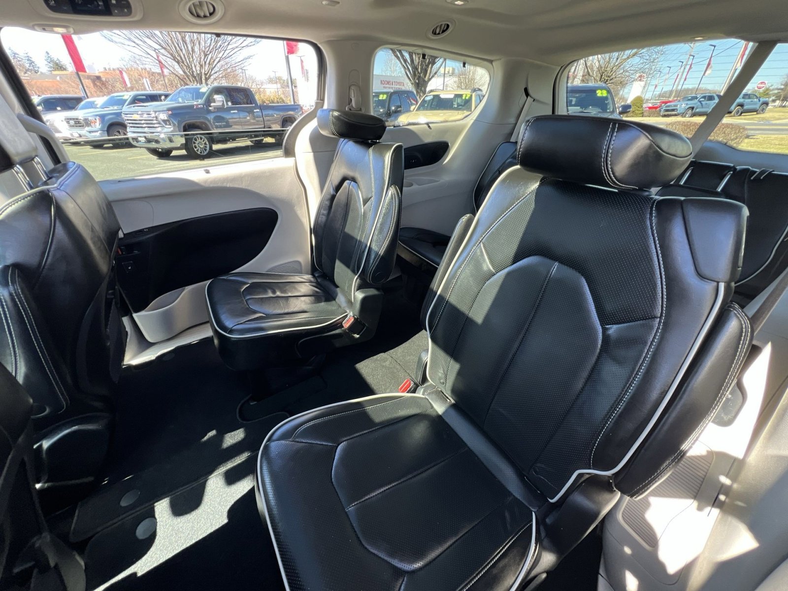 Used 2022 Chrysler Pacifica Limited image 25