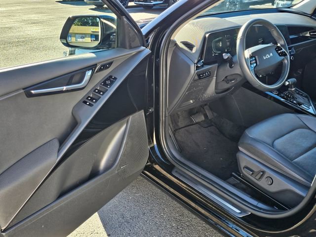 Used 2023 Kia Niro SX image 22