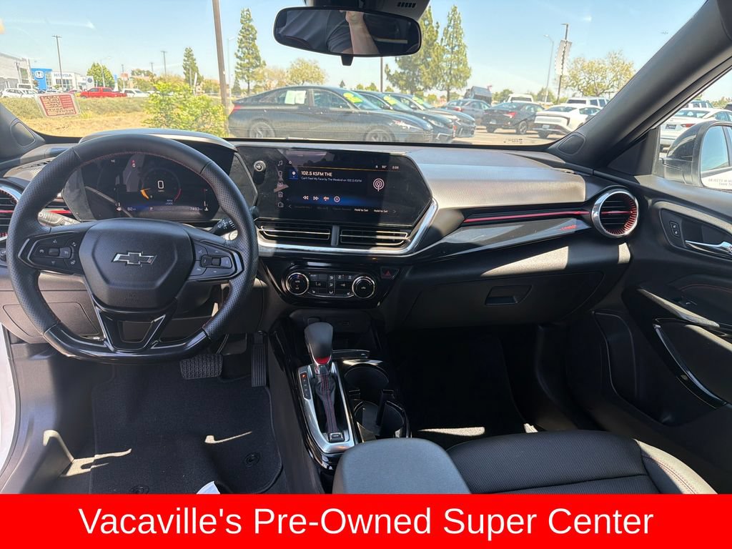 Used 2025 Chevrolet Trax RS w/ Sunroof Package FWD image 12